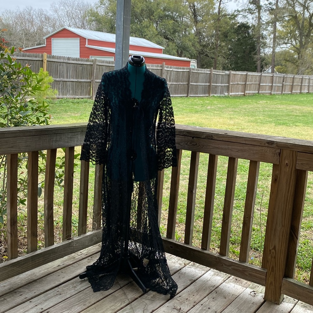 VINTAGE Nightgown cover/robe